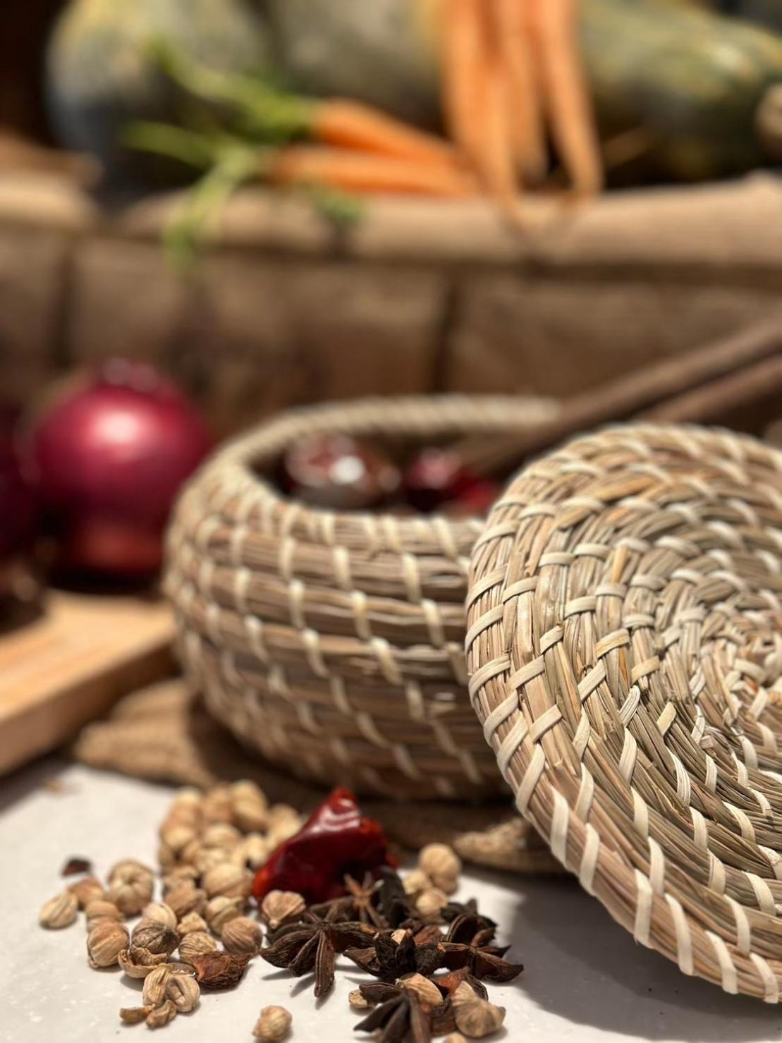 Hotel Royal Chihpin Wenquan Exterior foto A basket made from the bark of the sweet chestnut tree