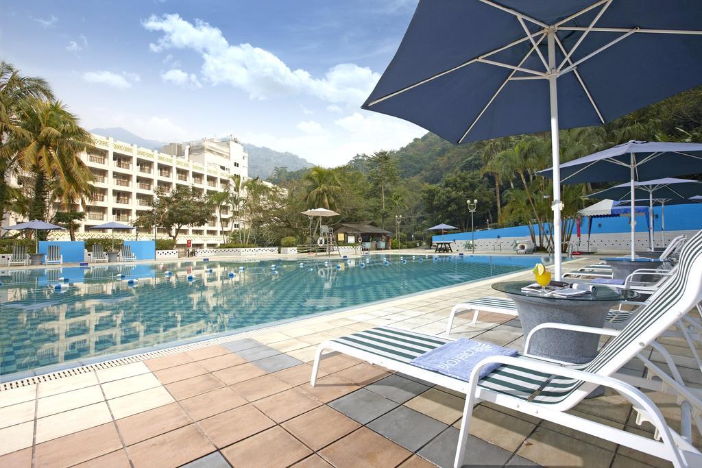 Hotel Royal Chihpin Wenquan Exterior foto The swimming pool at the hotel